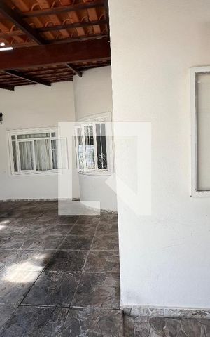 Casa à venda com 215m², 3 quartos e 2 vagas Casa à venda com 215m², 3 quartos e 2 vagasÁrea comum