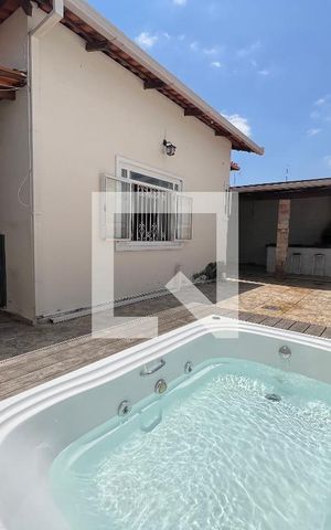 Casa à venda com 215m², 3 quartos e 2 vagas Casa à venda com 215m², 3 quartos e 2 vagasÁrea comum