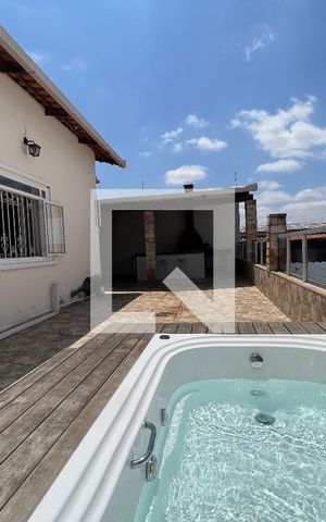 Casa à venda com 215m², 3 quartos e 2 vagas Casa à venda com 215m², 3 quartos e 2 vagasÁrea comum