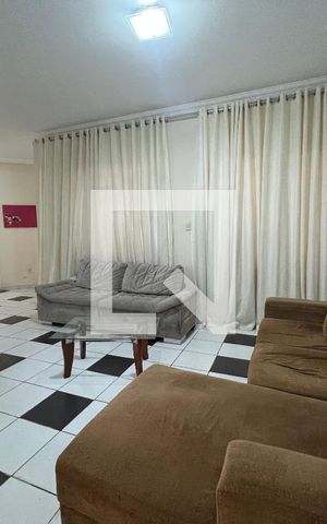 Casa à venda com 215m², 3 quartos e 2 vagas Casa à venda com 215m², 3 quartos e 2 vagasSala