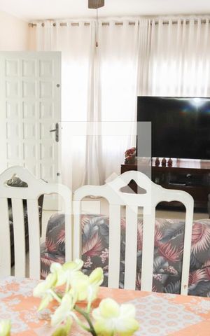 Casa para alugar com 200m², 3 quartos e 2 vagasSala
