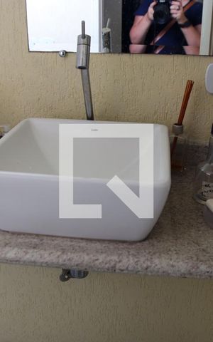 Casa para alugar com 200m², 3 quartos e 2 vagasBanheiro do Quarto 1
