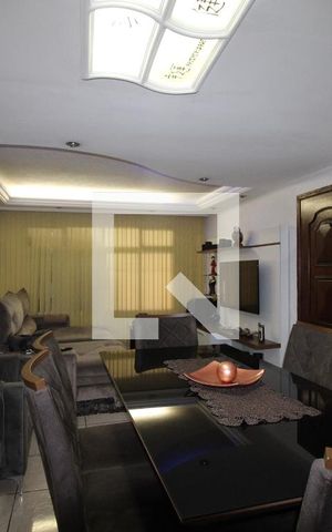 Casa à venda com 250m², 3 quartos e 2 vagasSala