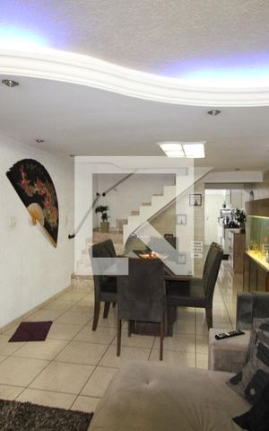 Casa à venda com 250m², 3 quartos e 2 vagasSala