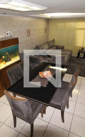 Casa à venda com 250m², 3 quartos e 2 vagasSala