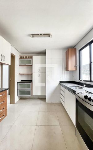 Apartamento à venda com 204m², 4 quartos e 4 vagasCozinha