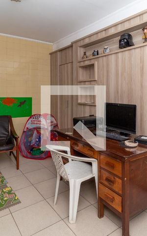 Casa para alugar com 270m², 5 quartos e 2 vagasEscritório