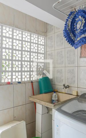 Casa à venda com 240m², 2 quartos e 3 vagas Casa à venda com 240m², 2 quartos e 3 vagasÁrea de Serviço