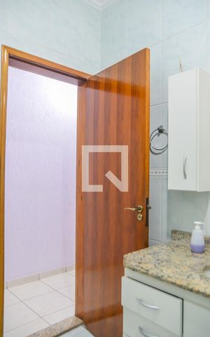 Casa à venda com 240m², 2 quartos e 3 vagas Casa à venda com 240m², 2 quartos e 3 vagasBanheiro