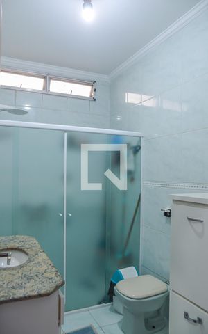Casa à venda com 240m², 2 quartos e 3 vagas Casa à venda com 240m², 2 quartos e 3 vagasBanheiro