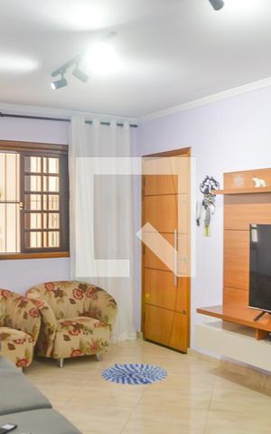 Casa à venda com 240m², 2 quartos e 3 vagas Casa à venda com 240m², 2 quartos e 3 vagasSala
