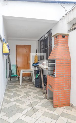 Casa à venda com 240m², 2 quartos e 3 vagas Casa à venda com 240m², 2 quartos e 3 vagasChurrasqueira