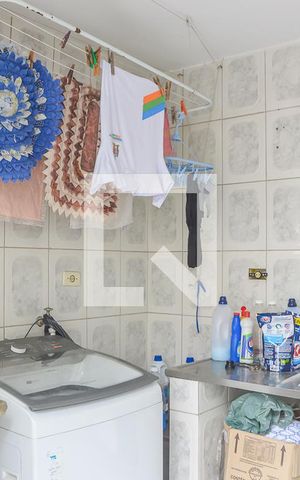Casa à venda com 240m², 2 quartos e 3 vagas Casa à venda com 240m², 2 quartos e 3 vagasÁrea de Serviço