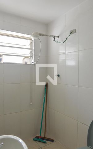 Casa à venda com 240m², 2 quartos e 3 vagas Casa à venda com 240m², 2 quartos e 3 vagasBanheiro de serviço