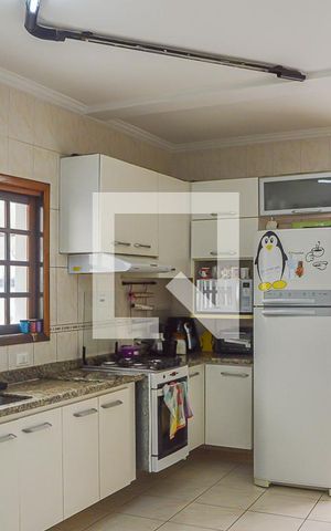 Casa à venda com 240m², 2 quartos e 3 vagas Casa à venda com 240m², 2 quartos e 3 vagasCozinha