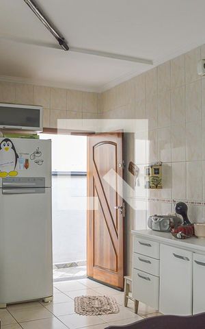 Casa à venda com 240m², 2 quartos e 3 vagas Casa à venda com 240m², 2 quartos e 3 vagasCozinha