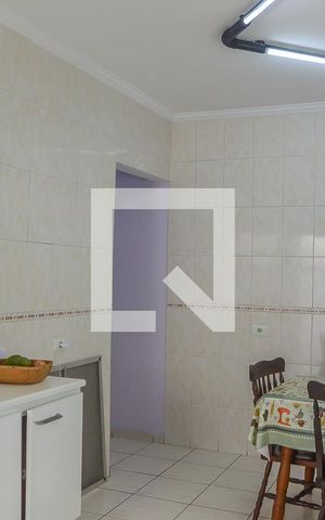 Casa à venda com 240m², 2 quartos e 3 vagas Casa à venda com 240m², 2 quartos e 3 vagasCozinha