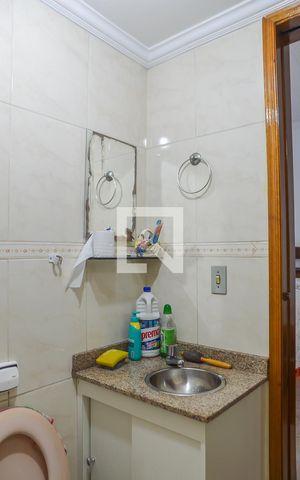 Casa à venda com 240m², 2 quartos e 3 vagas Casa à venda com 240m², 2 quartos e 3 vagasBanheiro da Suíte
