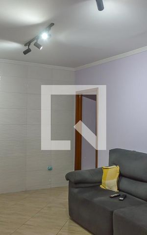 Casa à venda com 240m², 2 quartos e 3 vagas Casa à venda com 240m², 2 quartos e 3 vagasSala