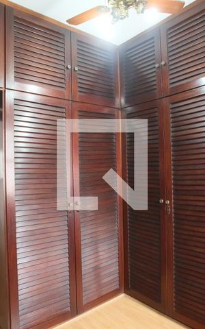 Casa à venda com 429m², 4 quartos e 3 vagasCloset da Suíte 1