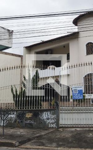 Casa à venda com 429m², 4 quartos e 3 vagasFachada