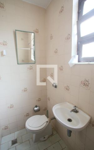 Casa à venda com 429m², 4 quartos e 3 vagasBanheiro de Serviço
