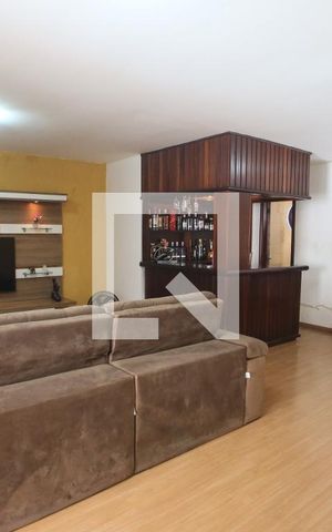 Casa à venda com 429m², 4 quartos e 3 vagasSala