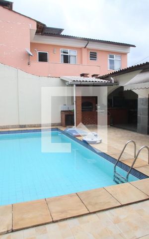 Casa à venda com 429m², 4 quartos e 3 vagasPiscina