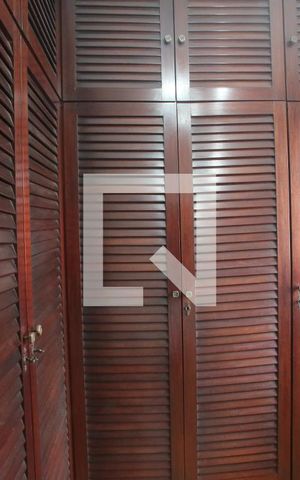 Casa à venda com 429m², 4 quartos e 3 vagasCloset da Suíte 1