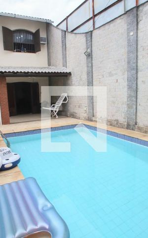 Casa à venda com 429m², 4 quartos e 3 vagasPiscina
