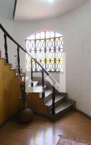 Casa à venda com 429m², 4 quartos e 3 vagasEscada
