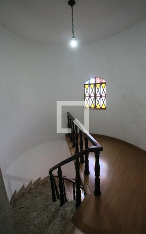 Casa à venda com 429m², 4 quartos e 3 vagasEscada