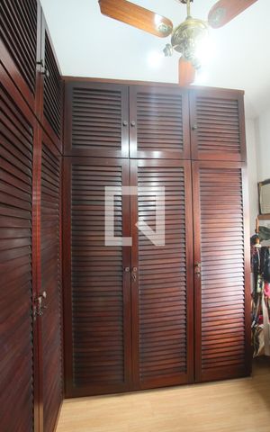 Casa à venda com 429m², 4 quartos e 3 vagasCloset da Suíte 1
