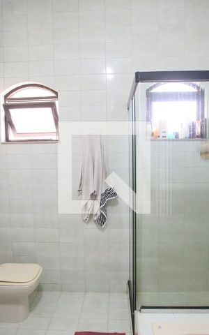 Casa à venda com 429m², 4 quartos e 3 vagasBanheiro da Suíte 1