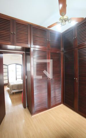 Casa à venda com 429m², 4 quartos e 3 vagasCloset da Suíte 1