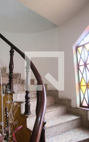 Casa à venda com 429m², 4 quartos e 3 vagasEscada
