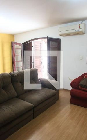 Casa à venda com 429m², 4 quartos e 3 vagasSala