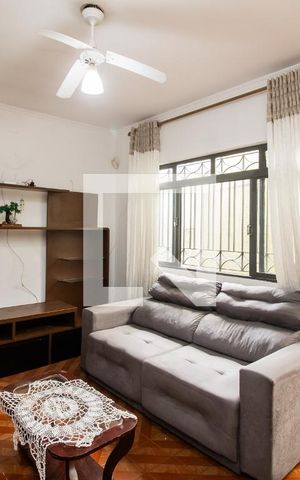 Casa à venda com 130m², 3 quartos e 2 vagas Casa à venda com 130m², 3 quartos e 2 vagasSala
