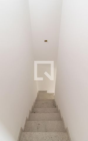 Apartamento à venda com 60m², 2 quartos e 1 vagaEscada