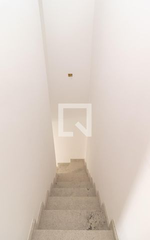 Apartamento à venda com 60m², 2 quartos e 1 vagaEscada