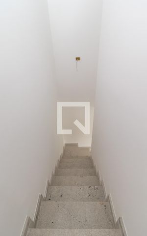 Apartamento à venda com 60m², 2 quartos e 1 vagaEscada
