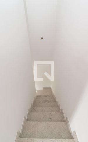 Apartamento à venda com 60m², 2 quartos e 1 vagaEscada