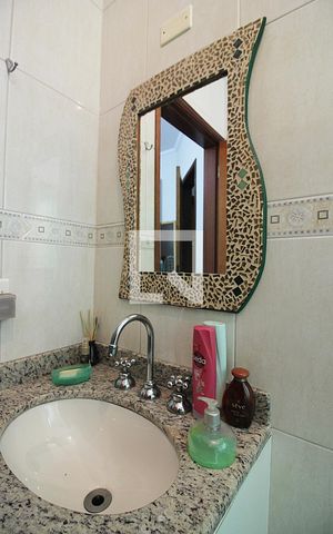 Casa à venda com 171m², 3 quartos e 2 vagasSuíte 2 Banheiro