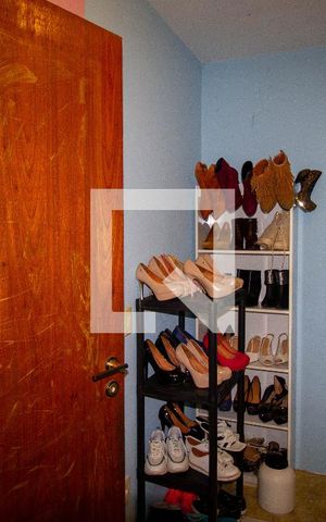 Casa à venda com 250m², 4 quartos e 6 vagas Casa à venda com 250m², 4 quartos e 6 vagasCloset da suíte