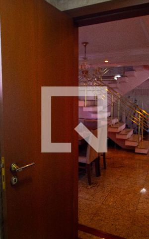 Casa à venda com 250m², 4 quartos e 6 vagas Casa à venda com 250m², 4 quartos e 6 vagasBanheiro 2