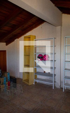 Casa à venda com 250m², 4 quartos e 6 vagas Casa à venda com 250m², 4 quartos e 6 vagasSótão