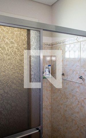 Casa à venda com 250m², 4 quartos e 6 vagas Casa à venda com 250m², 4 quartos e 6 vagasBanheiro de Serviço