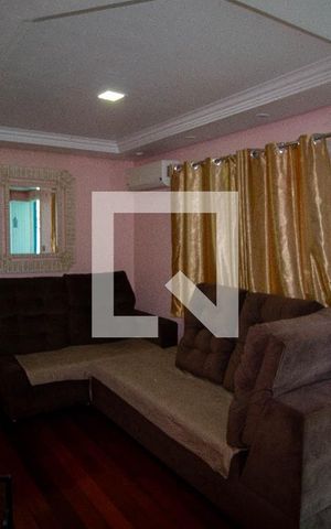 Casa à venda com 250m², 4 quartos e 6 vagas Casa à venda com 250m², 4 quartos e 6 vagasÁrea comum