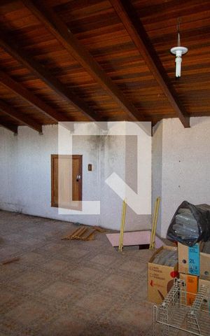 Casa à venda com 250m², 4 quartos e 6 vagas Casa à venda com 250m², 4 quartos e 6 vagasSótão