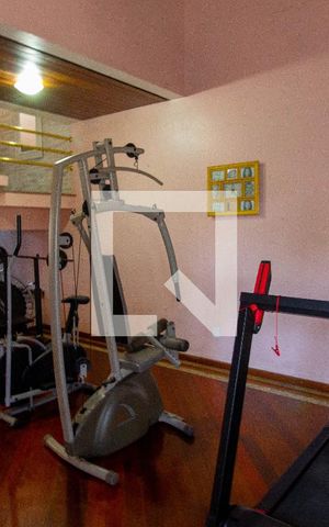 Casa à venda com 250m², 4 quartos e 6 vagas Casa à venda com 250m², 4 quartos e 6 vagasSala